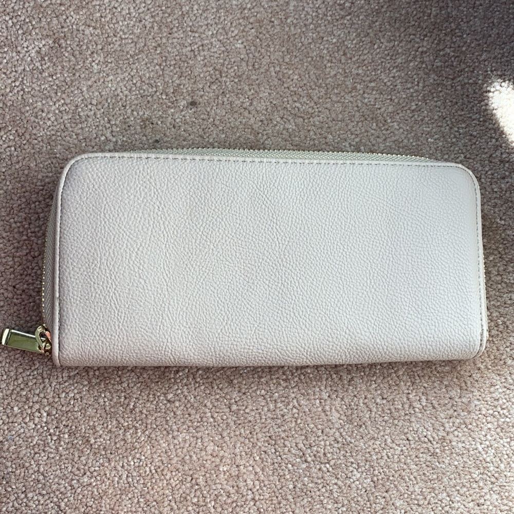 Clutch - Picture 3 of 3